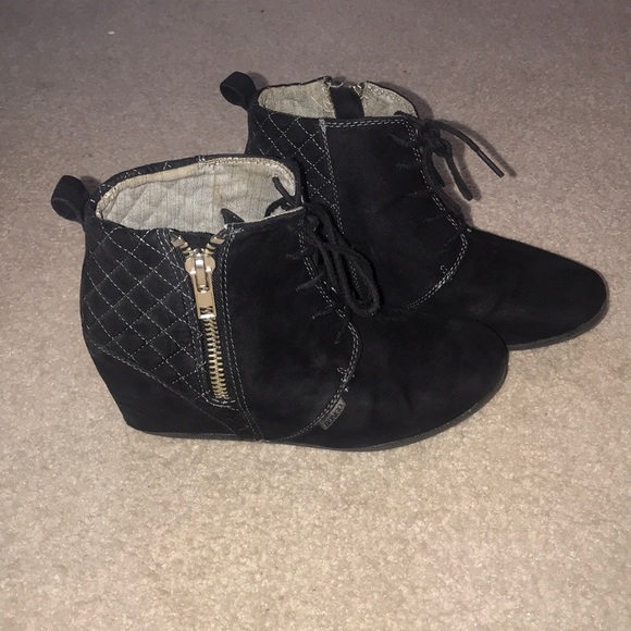 BONGO Black Wedge Heels - Picture 2 of 8